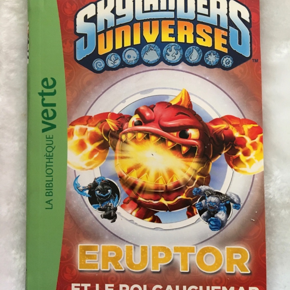 Skylander Universe Book